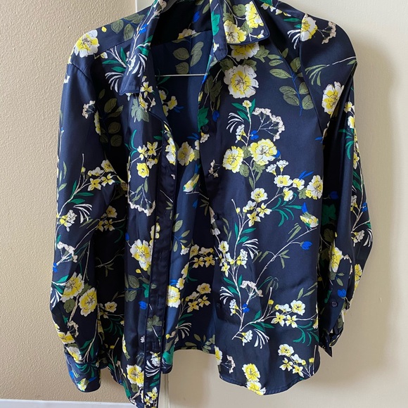 Flower blouse- button shirt - Picture 2 of 4